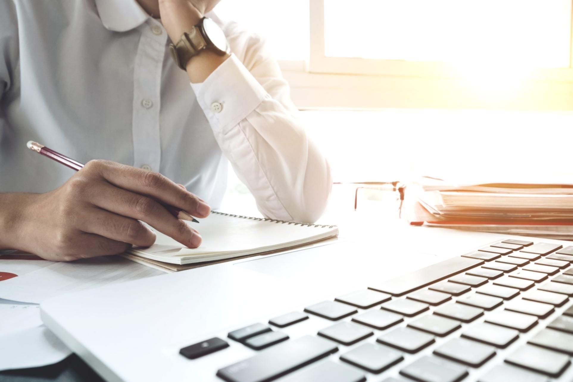 Kolorowa kompozycja składników przedstawiająca różnorodność zdrowych produktów spożywczych