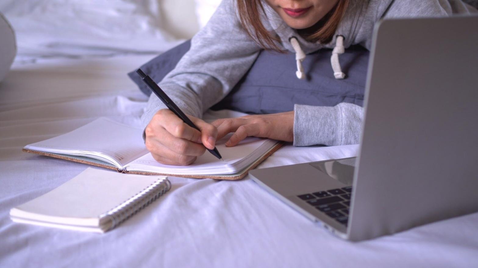 Zdrowo przygotowane zbilansowane posiłki na stole